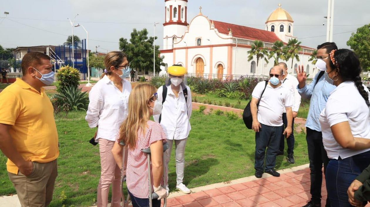 Gobernadora Elsa Noguera de visita a Santo Tomás.