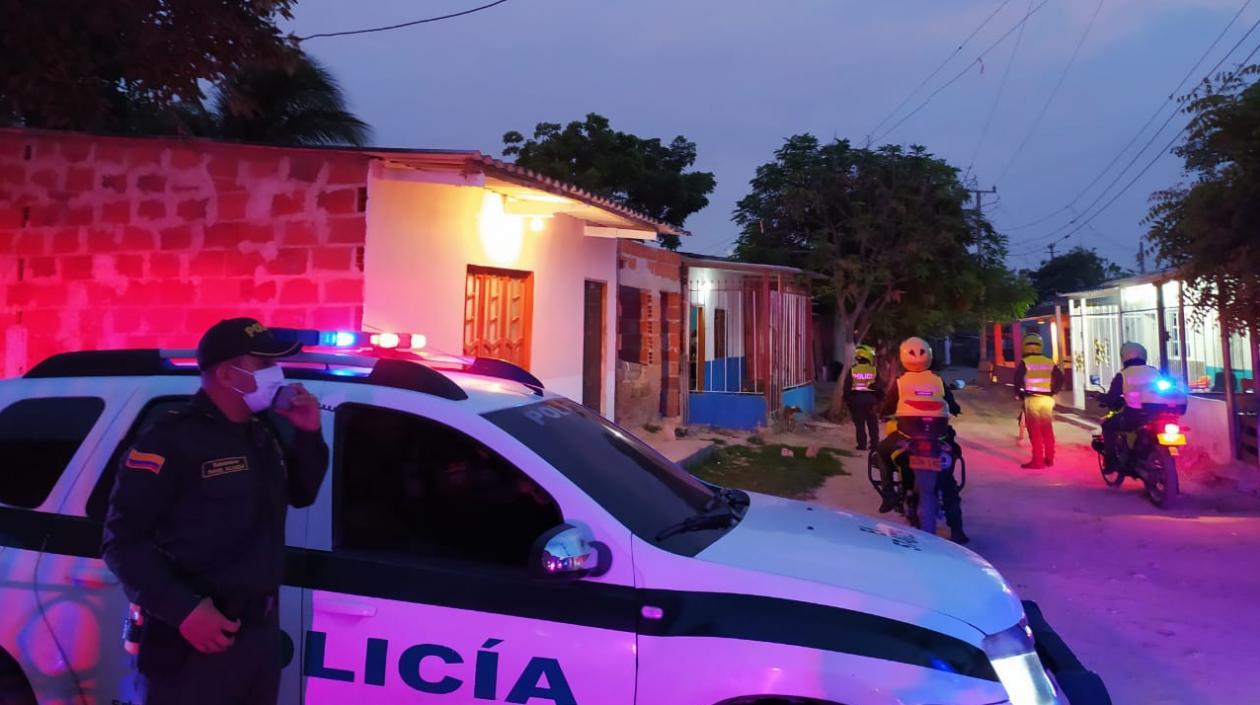 La Policía realiza operativos para hacer cumplir el aislamiento obligatorio.
