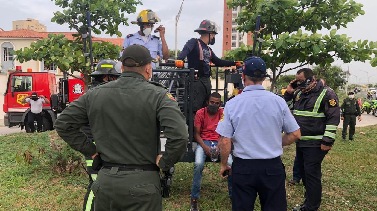 El hombre rescatado por los Bomberos.