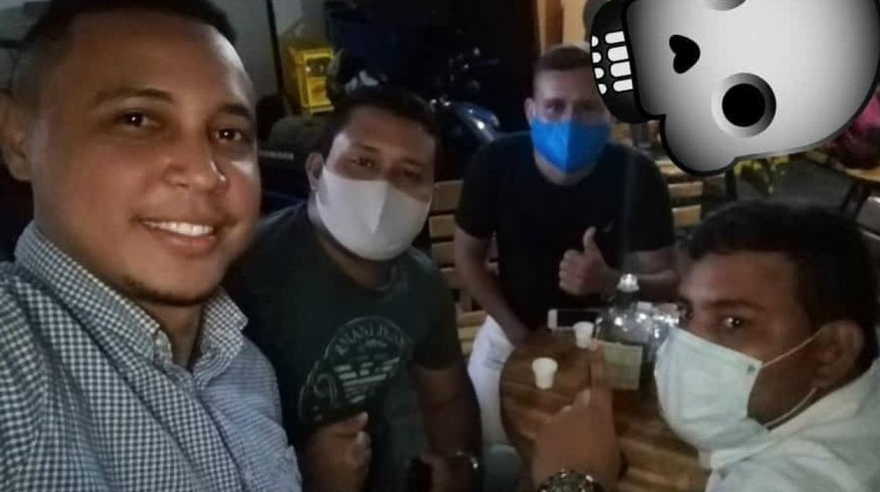 Los jóvenes se habrían reunido a tomar en un lugar público