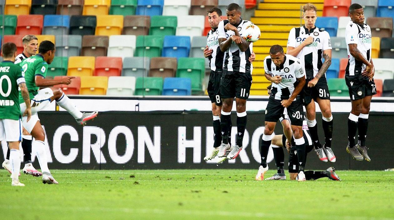 Momento de uno de los golazos de Muriel.