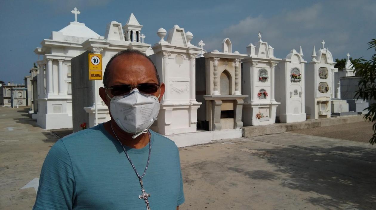 Manuel Domingo Arteaga, administrador del Cementerio Calancala.
