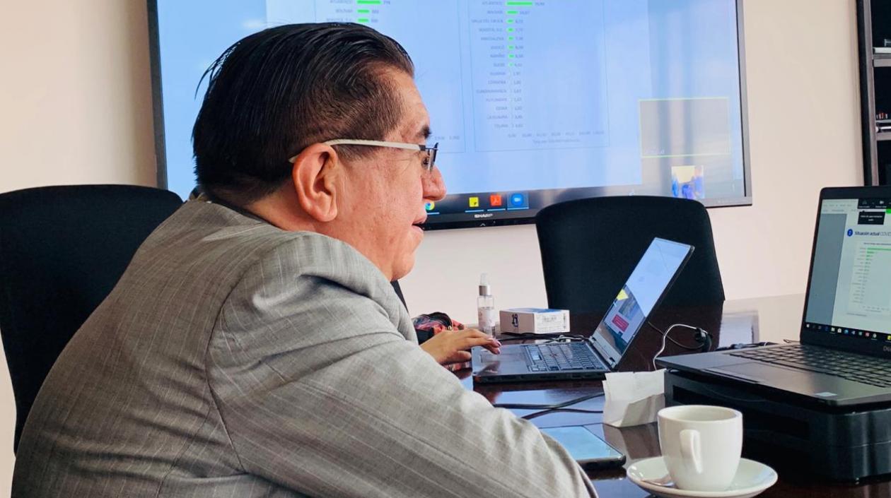 Ministro de Salud Fernando Ruíz.