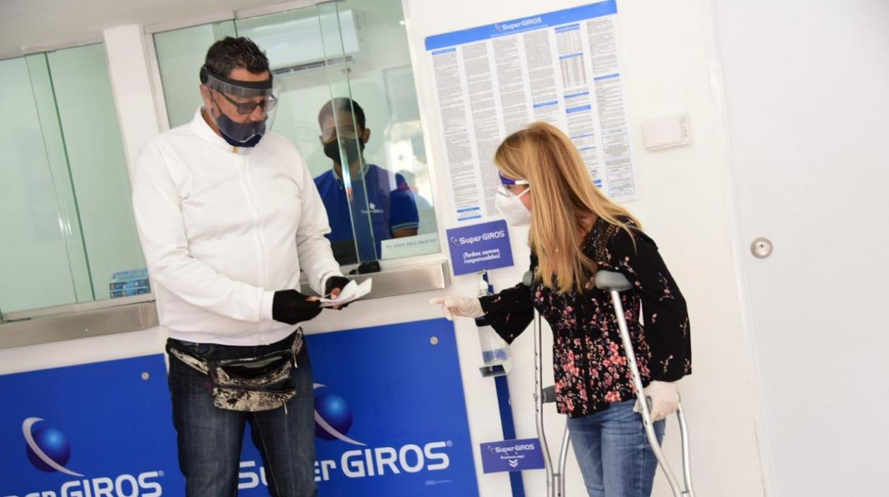 Entrega de ayudas a mototaxistas del departamento.
