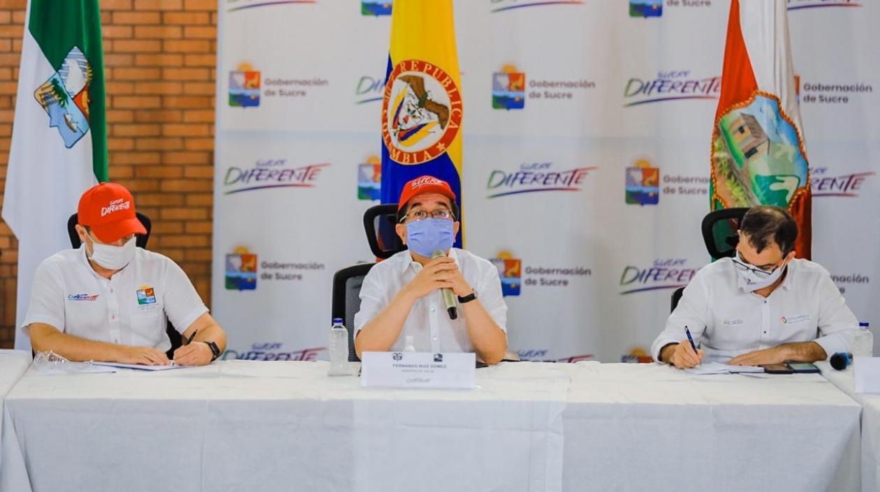 Ministro de Salud y autoridades de Sucre.