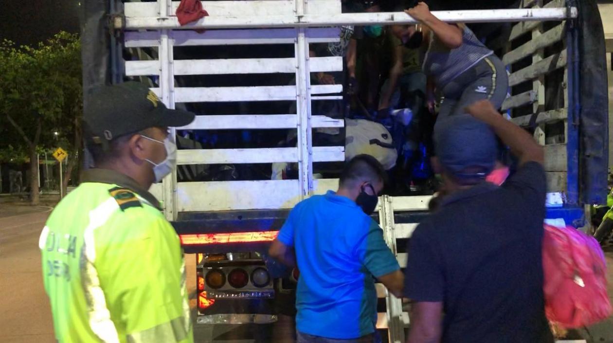 Los venezolanos en el camión.