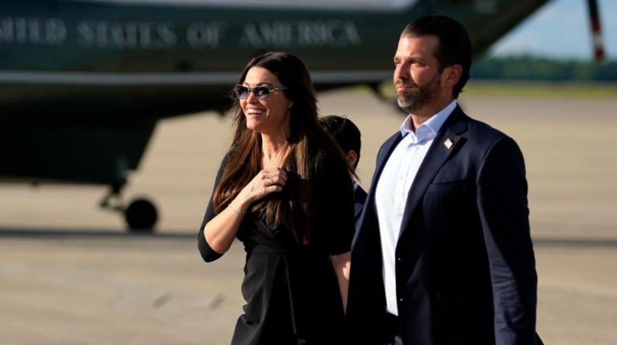 Kimberly Guilfoyle y Donald Trump Jr.