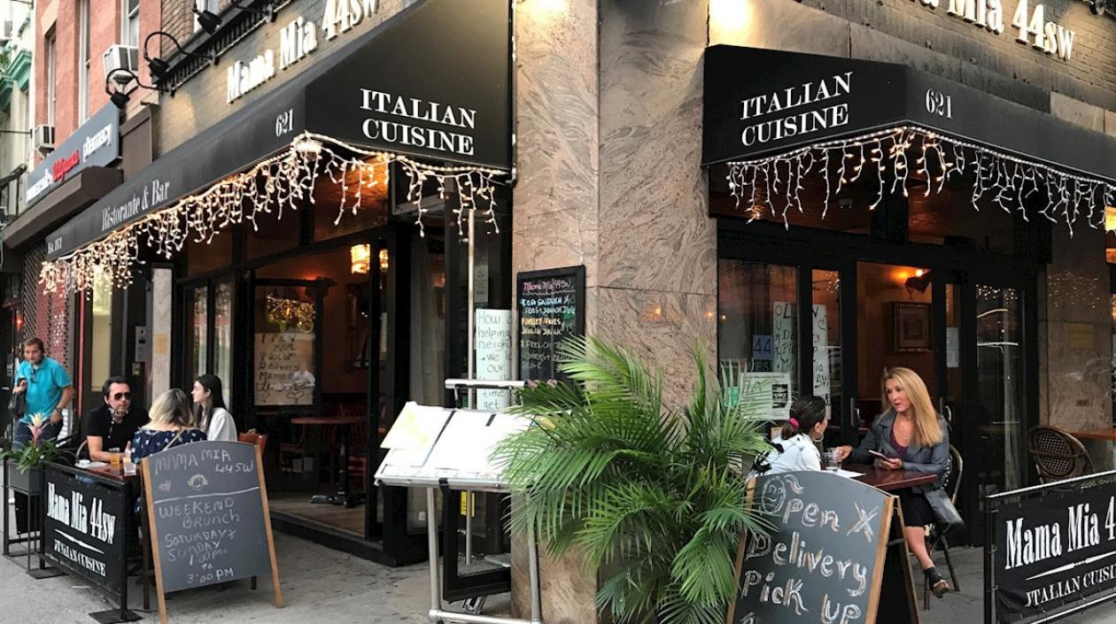 Restaurante Mama Mia 44sw, en el barrio de Hell's Kitchen en Nueva York (EE.UU)