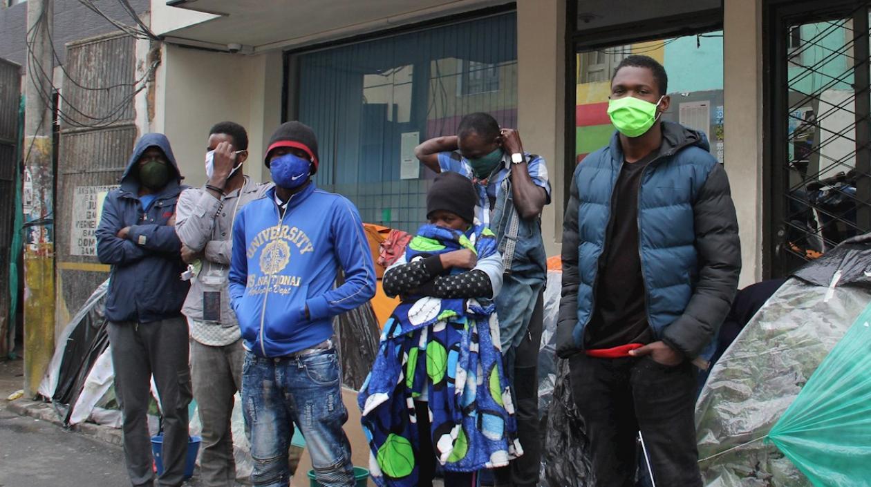 Migrantes haitianos en una calle de Pasto.