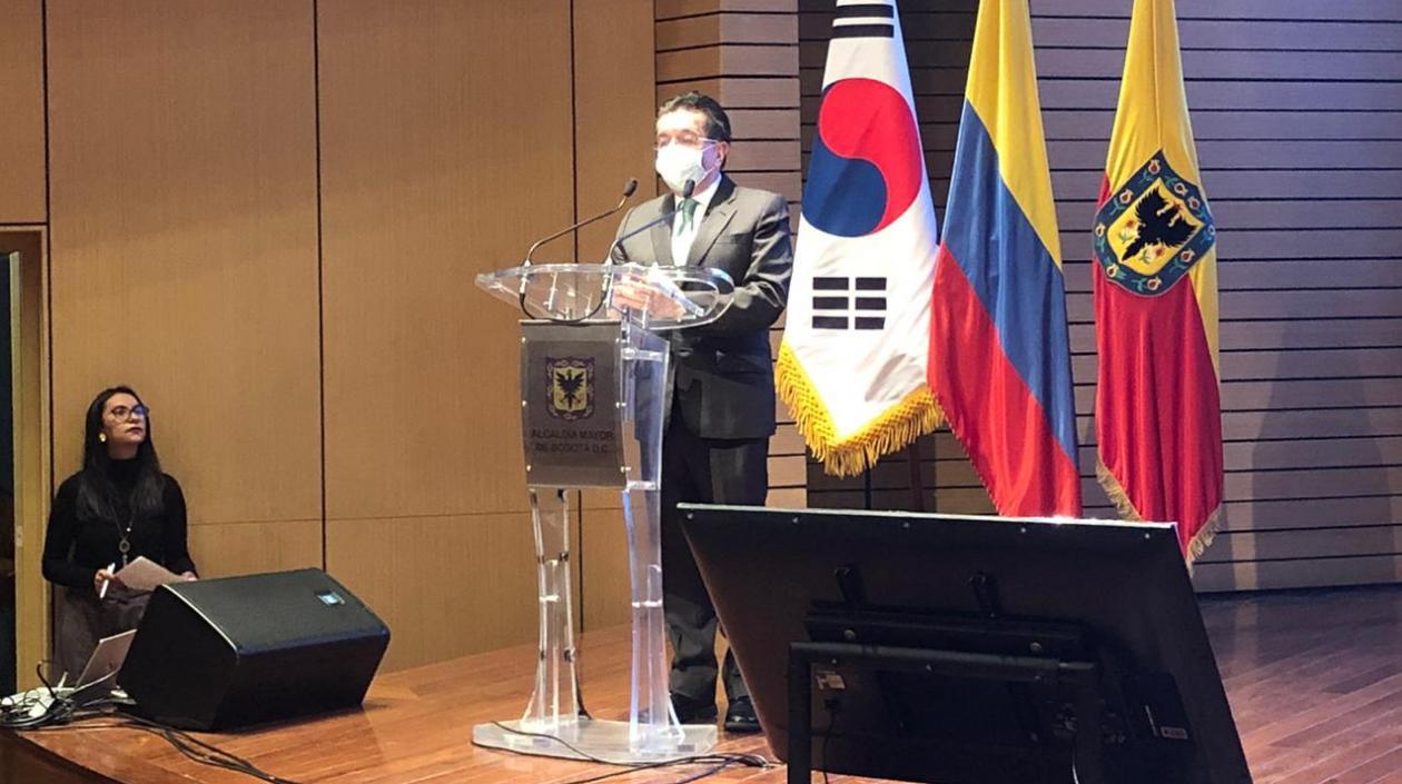 El Ministro de Salud, Fernando Ruiz.