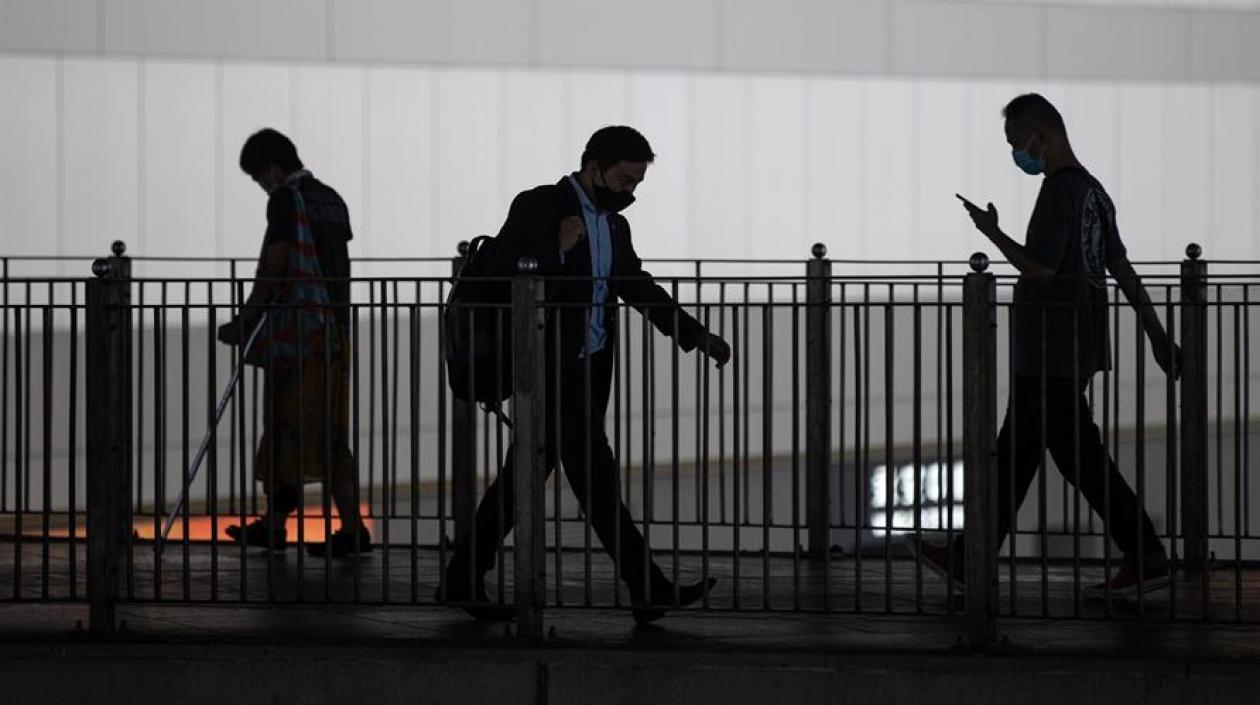 Ciudadanos con tapabocas en Hong Kong.