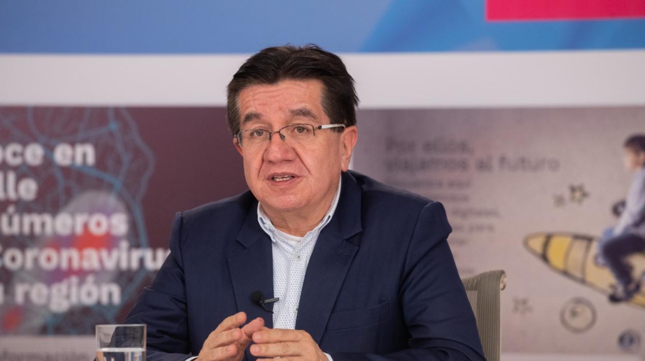 Fernando Ruíz, Ministro de Salud.