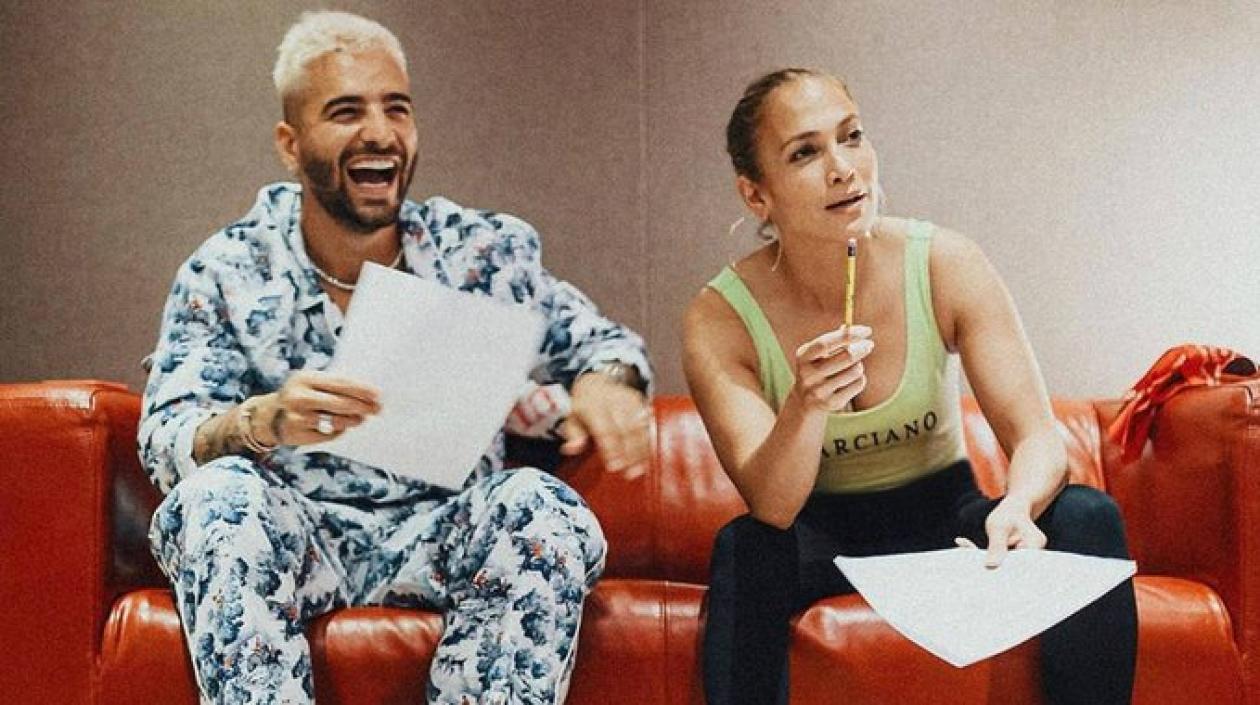 Maluma y Jennifer López cantantes.