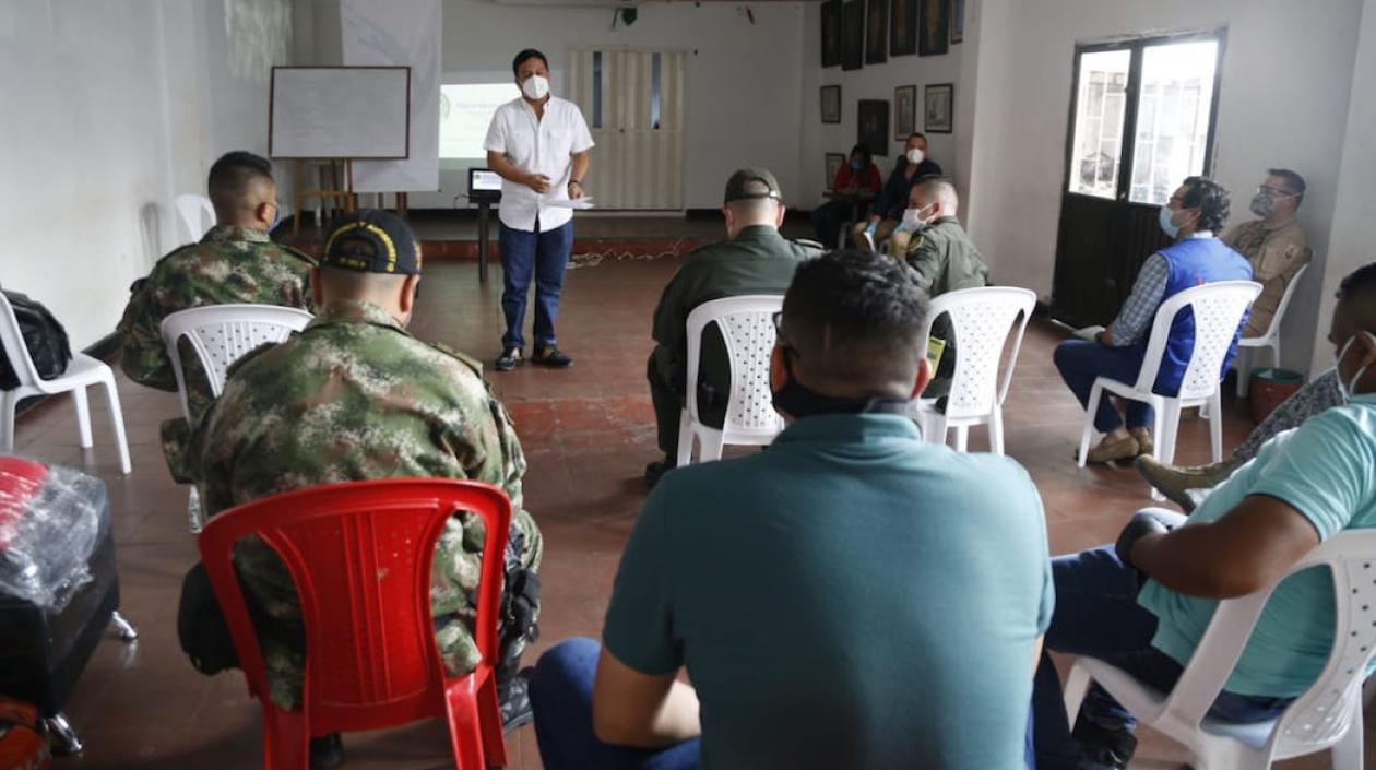 El Alcalde (e) de Malambo, Óscar Pantoja Palacio, presidiendo la reunión.