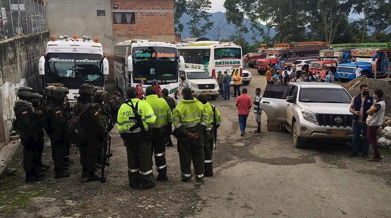 Los desmovilizados y sus familiares.