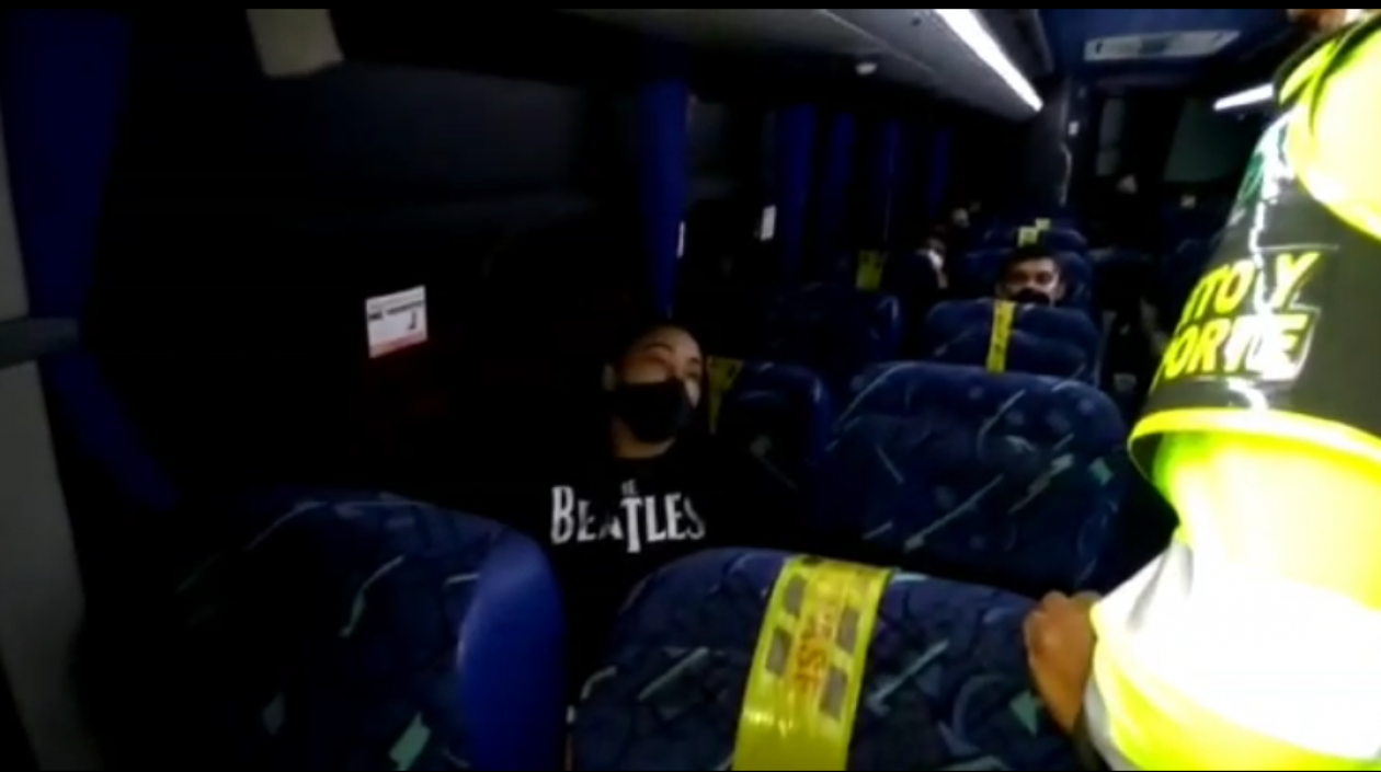 Bus de Transporte Especial inmovilizado en Simón Bolívar.