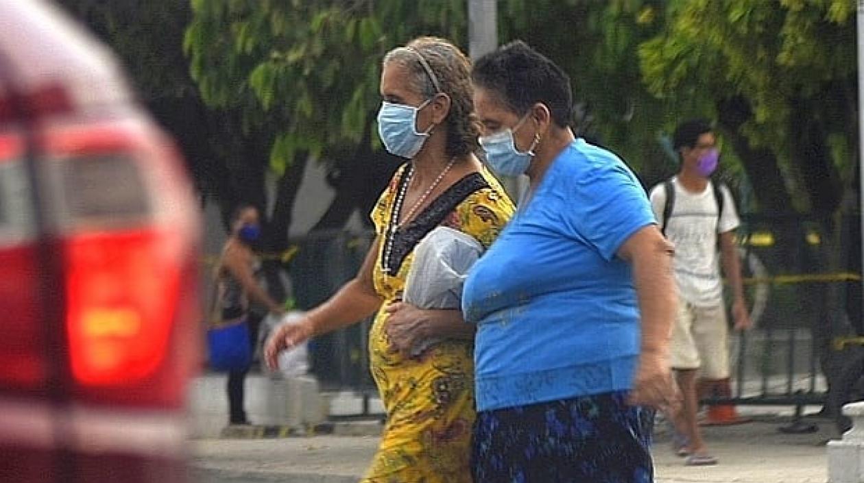 Mayores de 70 años podrán salir 2 horas al día a hacer ejercicios.