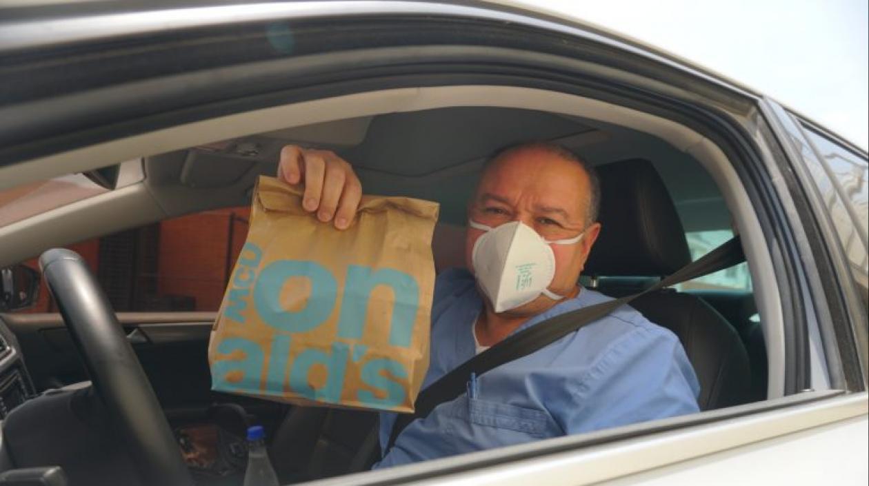 Un médico en Barranquilla en la anterior jornada de agradecimiento de McDonald's.