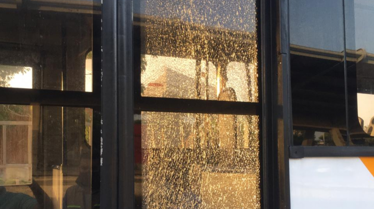 Bus de Transmetro apedreado en el norte de Barranquilla.