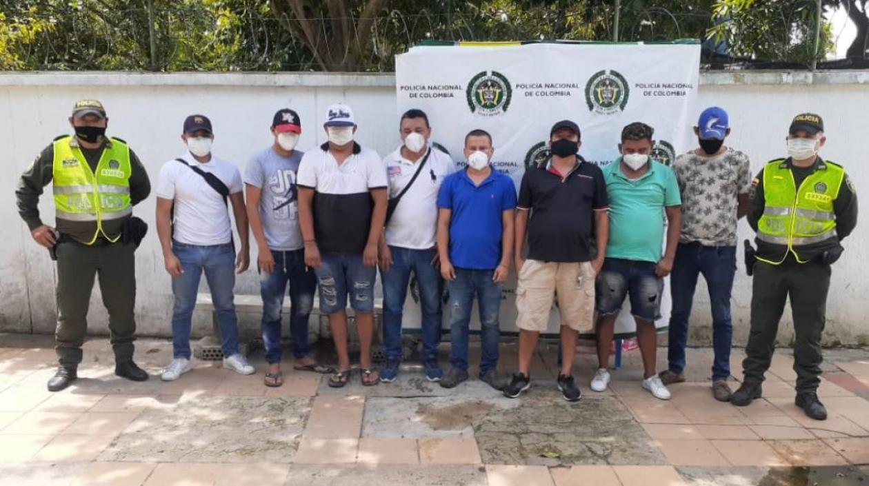 Los capturados en una gallera.