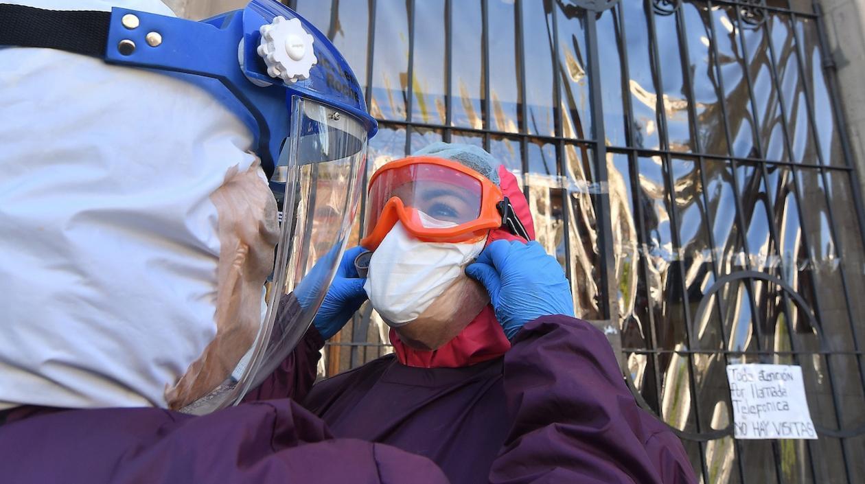 En ambiente de pánico las medidas son aceptadas sin ninguna resistencia. 