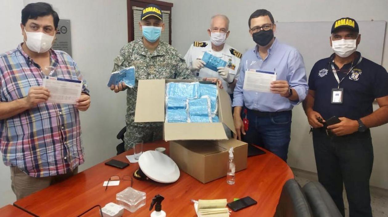 Acto de entrega de los tapabocas.