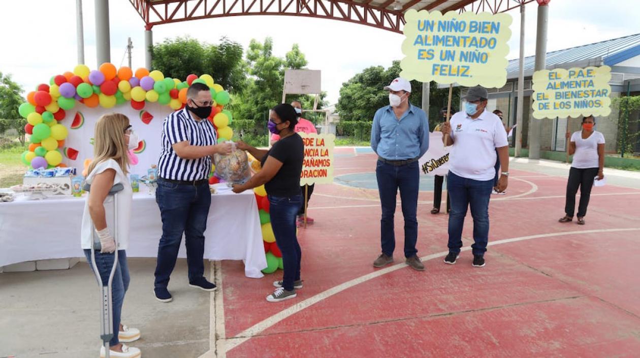 Acto de entrega en Campo de la Cruz.
