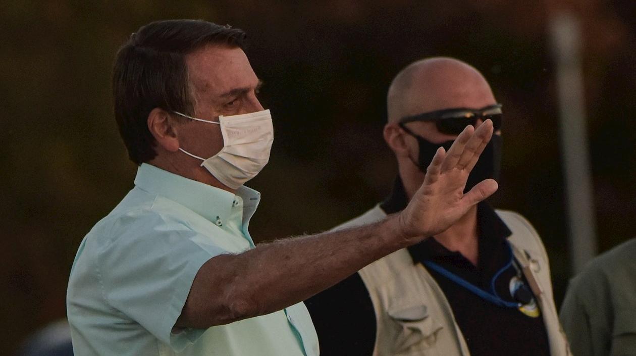 El presidente de Brasil, Jair Bolsonaro (i).