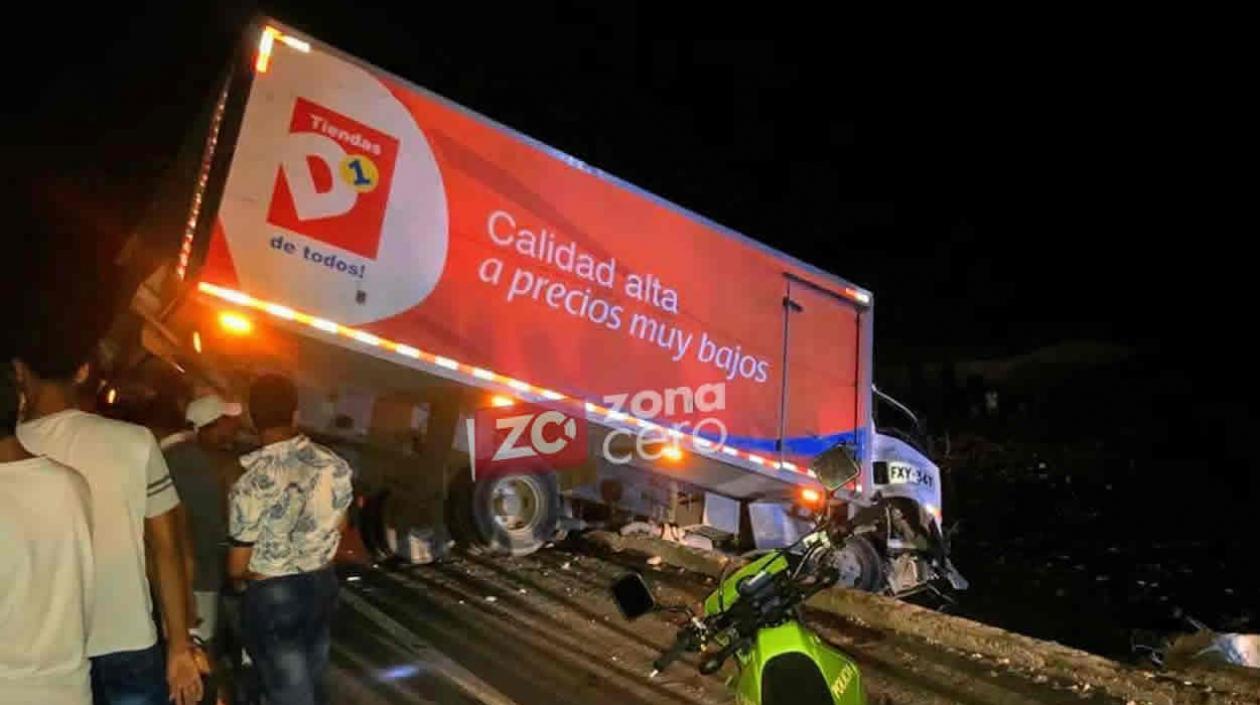 Camión accidentando.