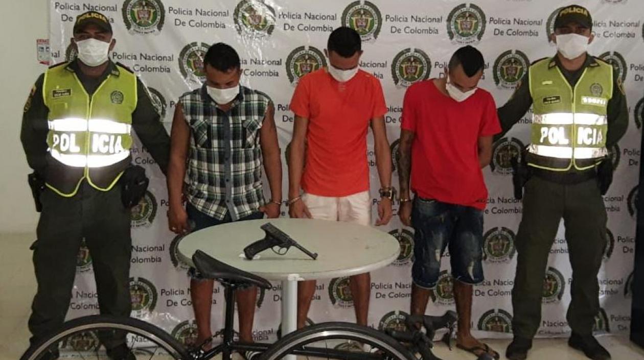 Los tres capturados.