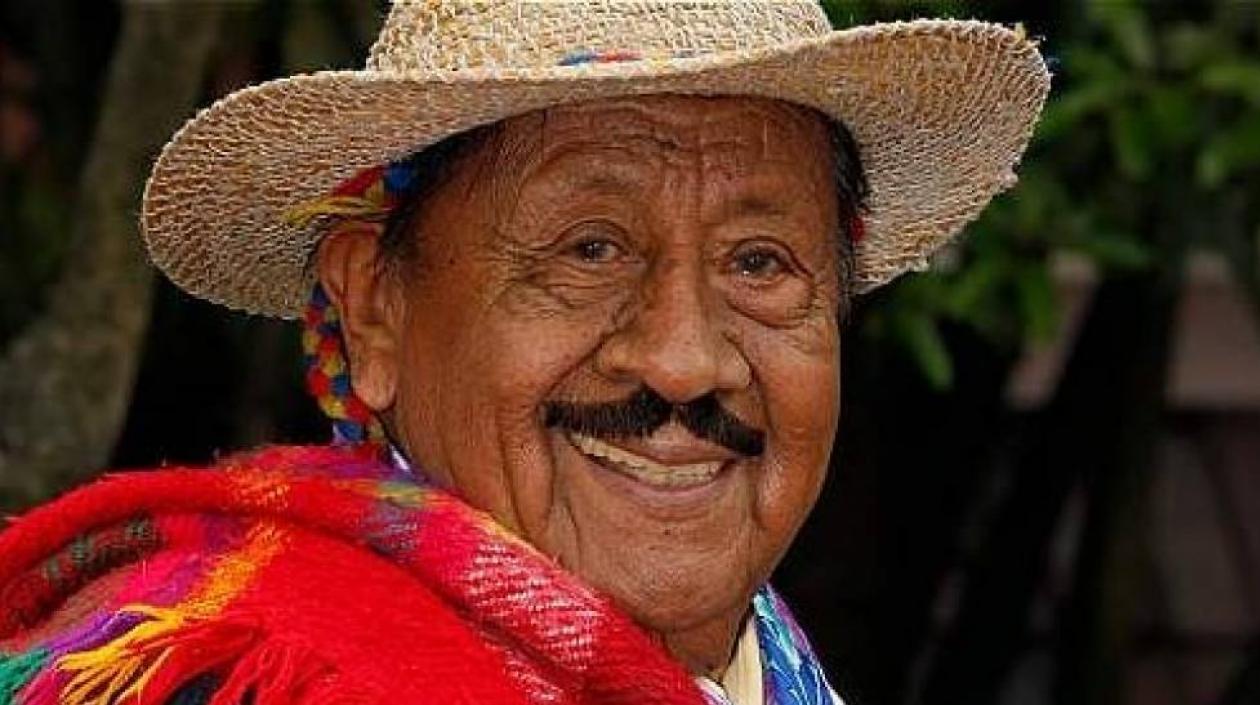 Indio Rómulo, poeta y declamador colombiano fallecido por Covid-19.
