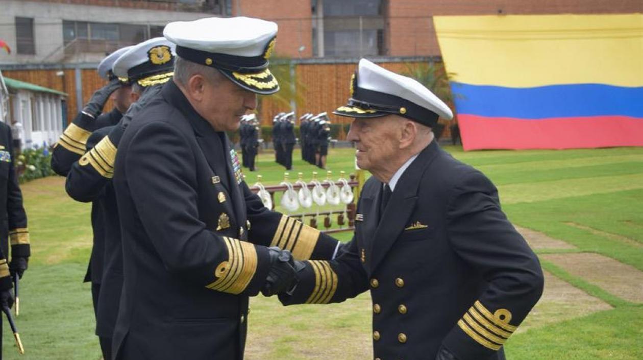 Capitán de Navío Luis Felipe Mantilla.