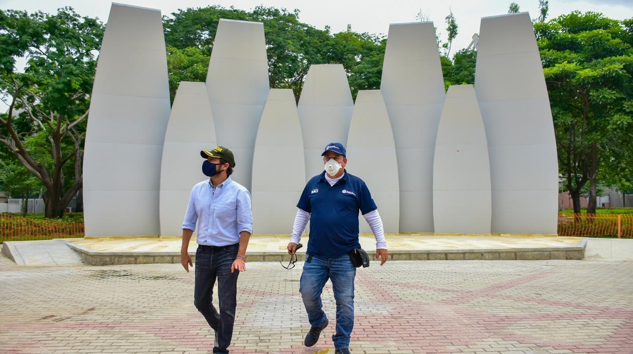 Alcalde Jaime Pumarejo y el gerente de la ADI, Alberto Salah.