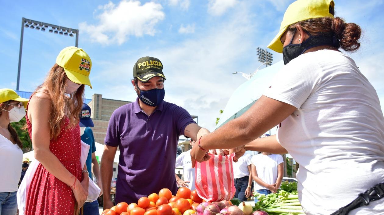 La primera dama Silvana Puello y el Alcalde Jaime Pumarejo.