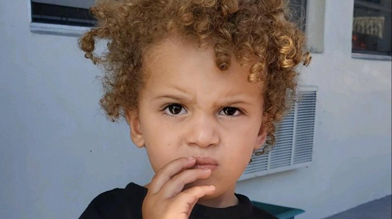 Policía difundió la imagen del niño para encontrar a su familia.