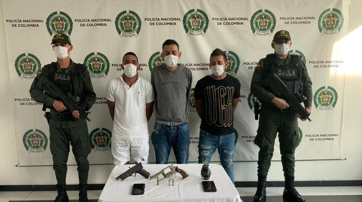 Los tres capturados.