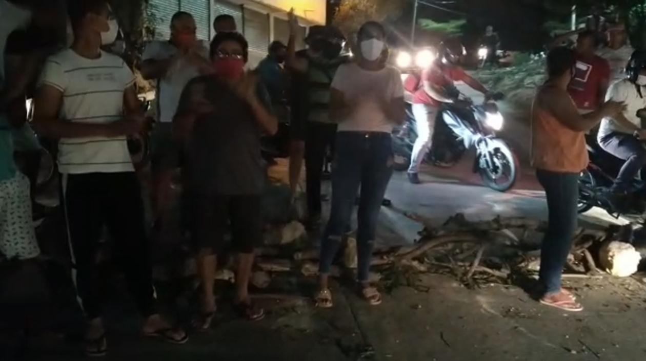 Habitantes de Villa del Rosario bloquean vías