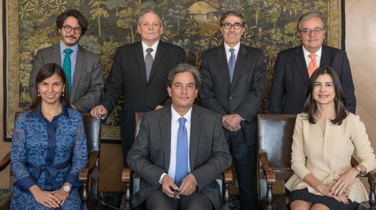 Los integrantes de la #JuntaBanrep, de manera virtual, inician la reunión correspondiente al mes de julio. 