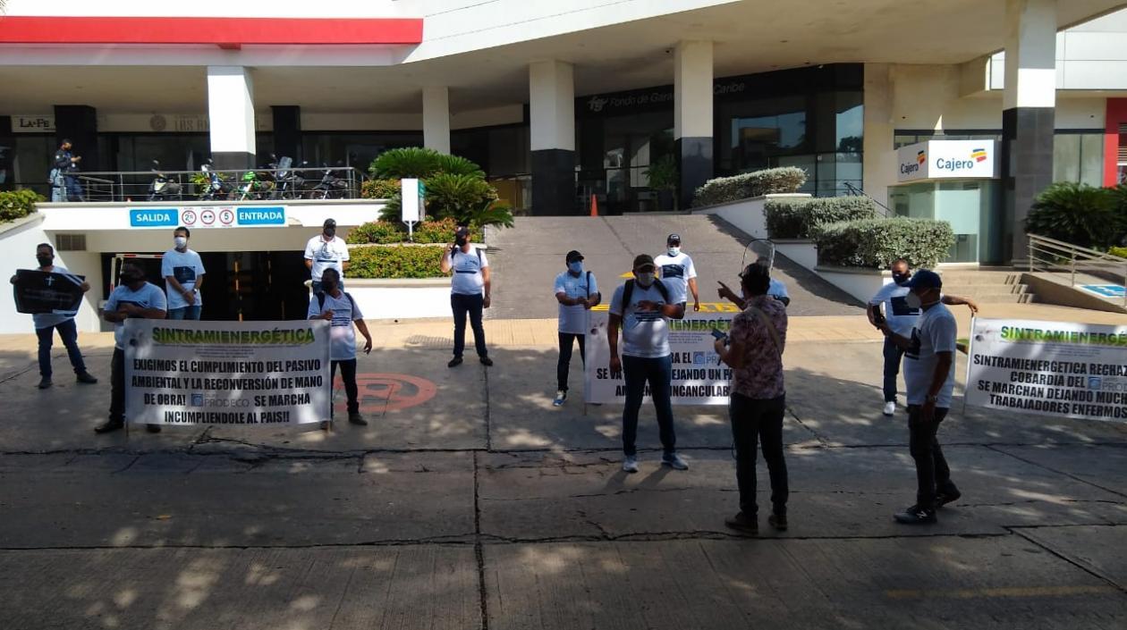 Trabajadores durante la protesta por el cierre de las minas en el Cesar.