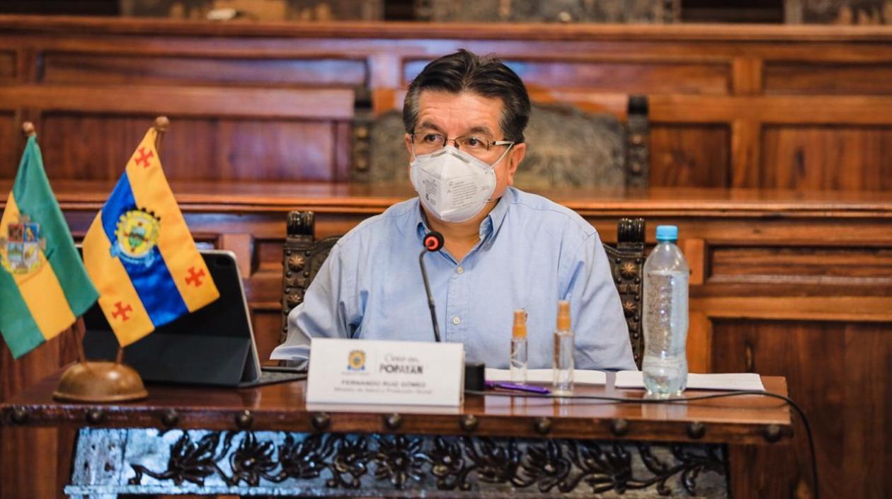 El Ministro de Salud, Fernando Ruiz.