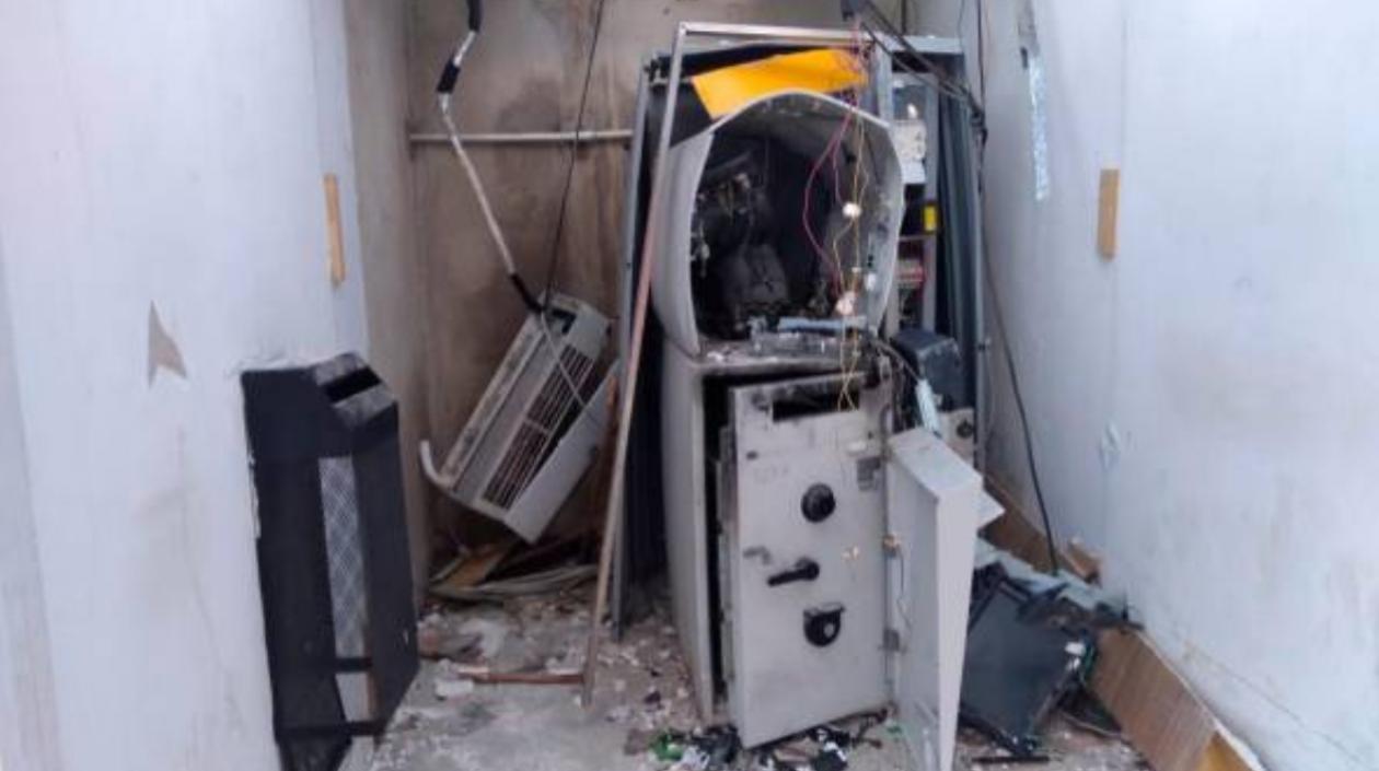 Así quedó el cajero tras la explosión.