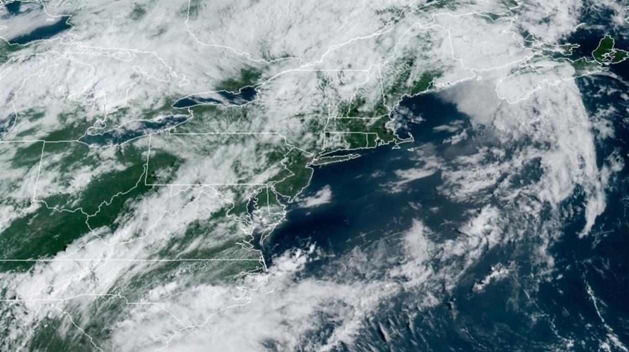 'Isaías' aproximándose a las Carolinas.