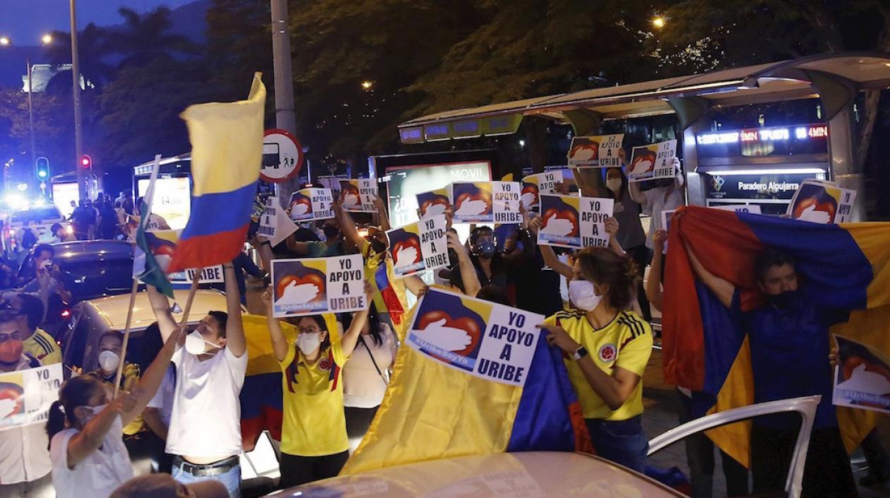 Marcha de apoyo a Álvaro Uribe en Medellín.
