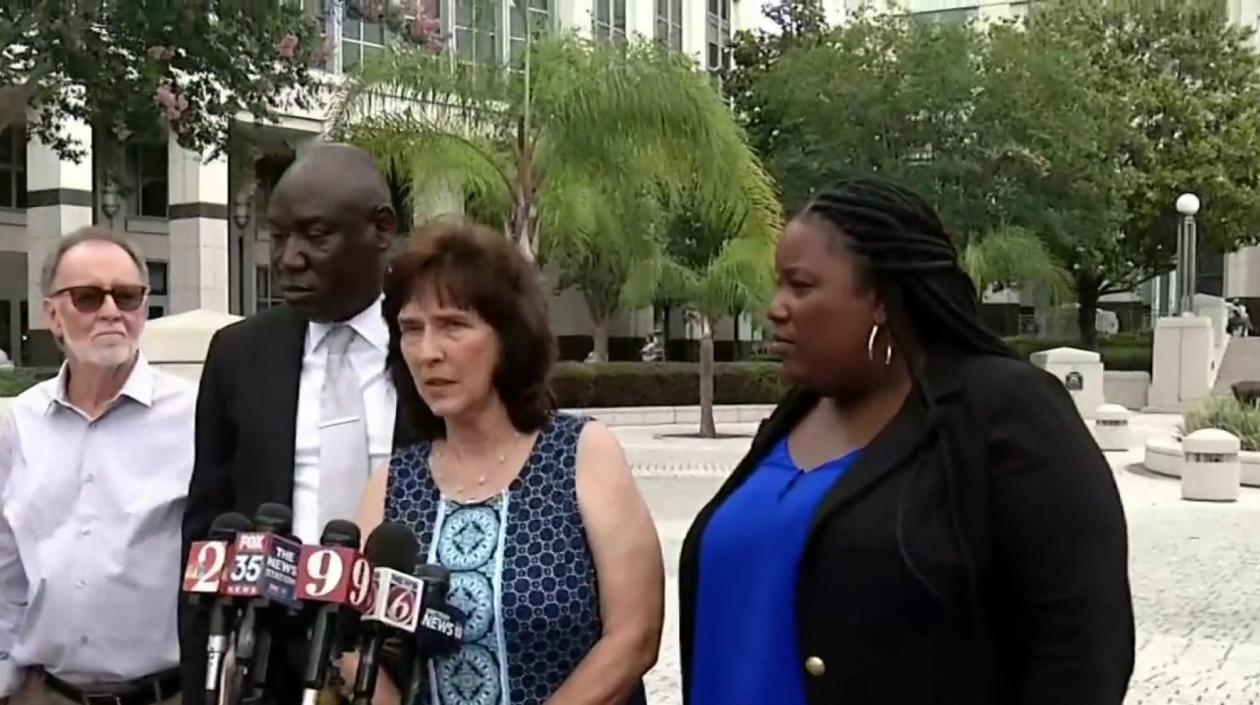  Hester Burkhalter demandó a Disney.