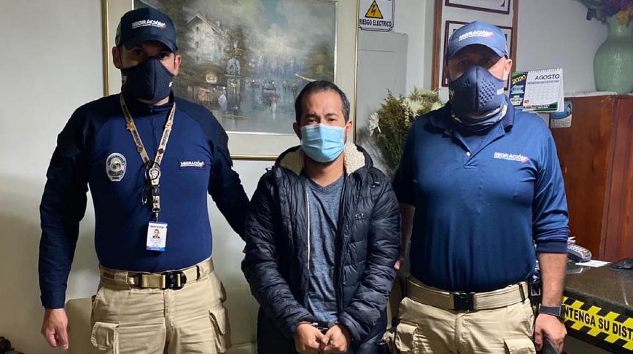 Fabián Eduardo Antón Antón, buscado por las autoridades de su país, Ecuador, por abuso sexual. 