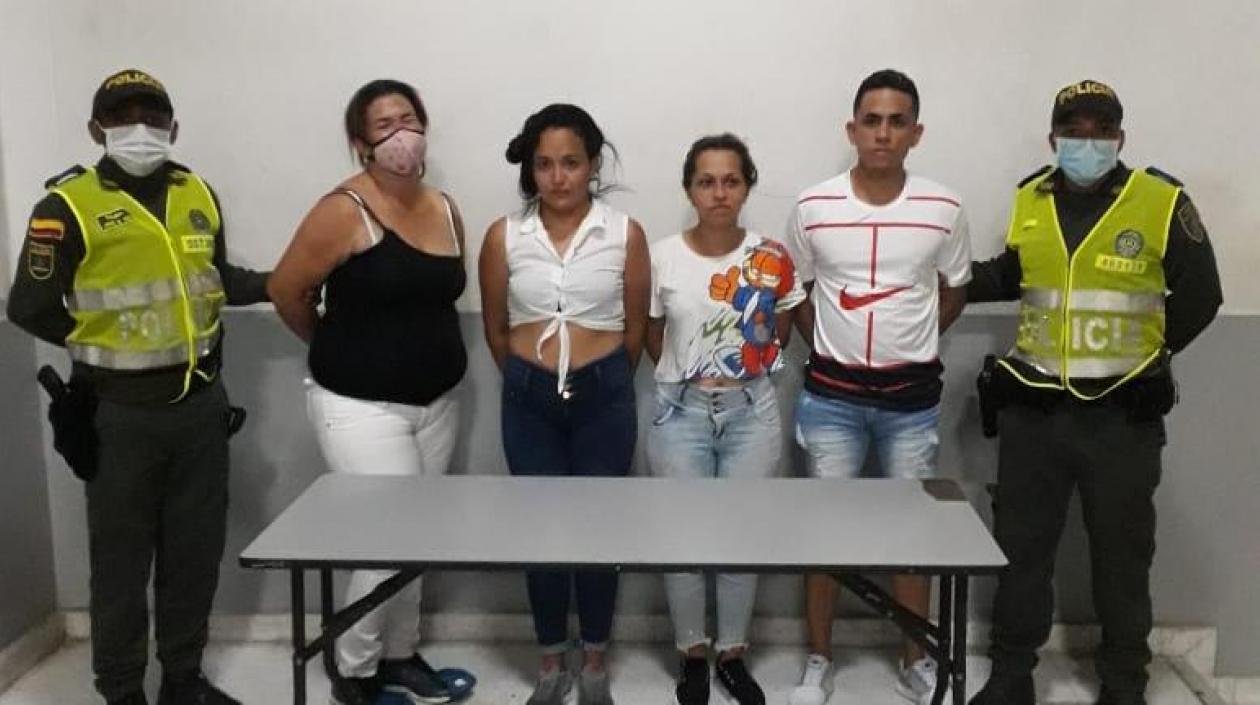 Los cuatro adultos capturados por violar las medidas sanitarias.