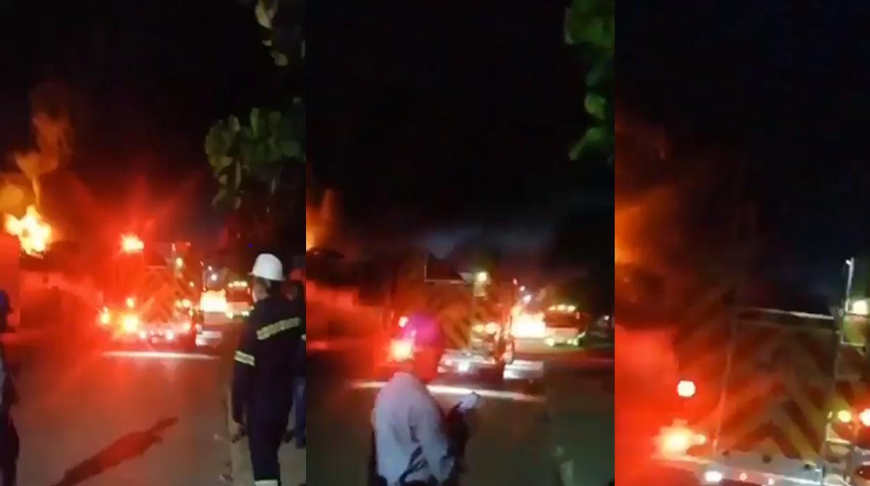 Imágenes de las labores de los bomberos.