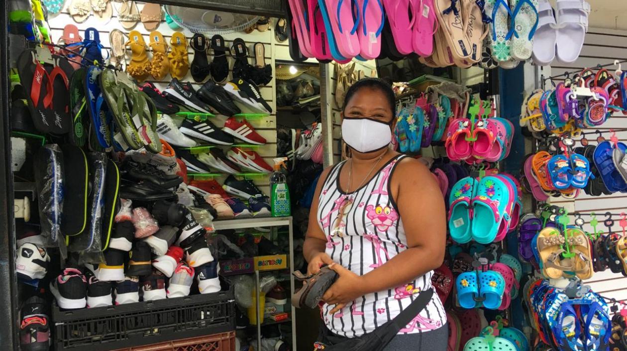 Una de las vendedoras que volvió a trabajar.