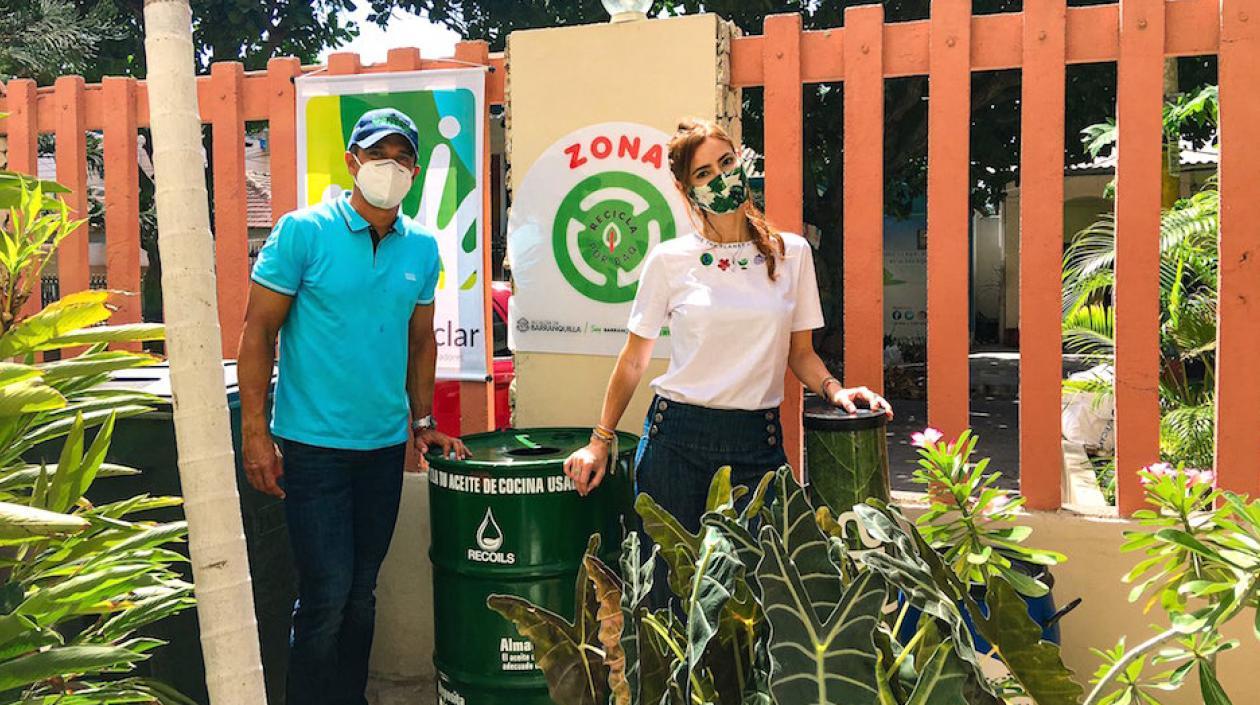 La primera dama Silvana Puello Visbal y el Director de Barranquilla Verde, Henry Cáceres.