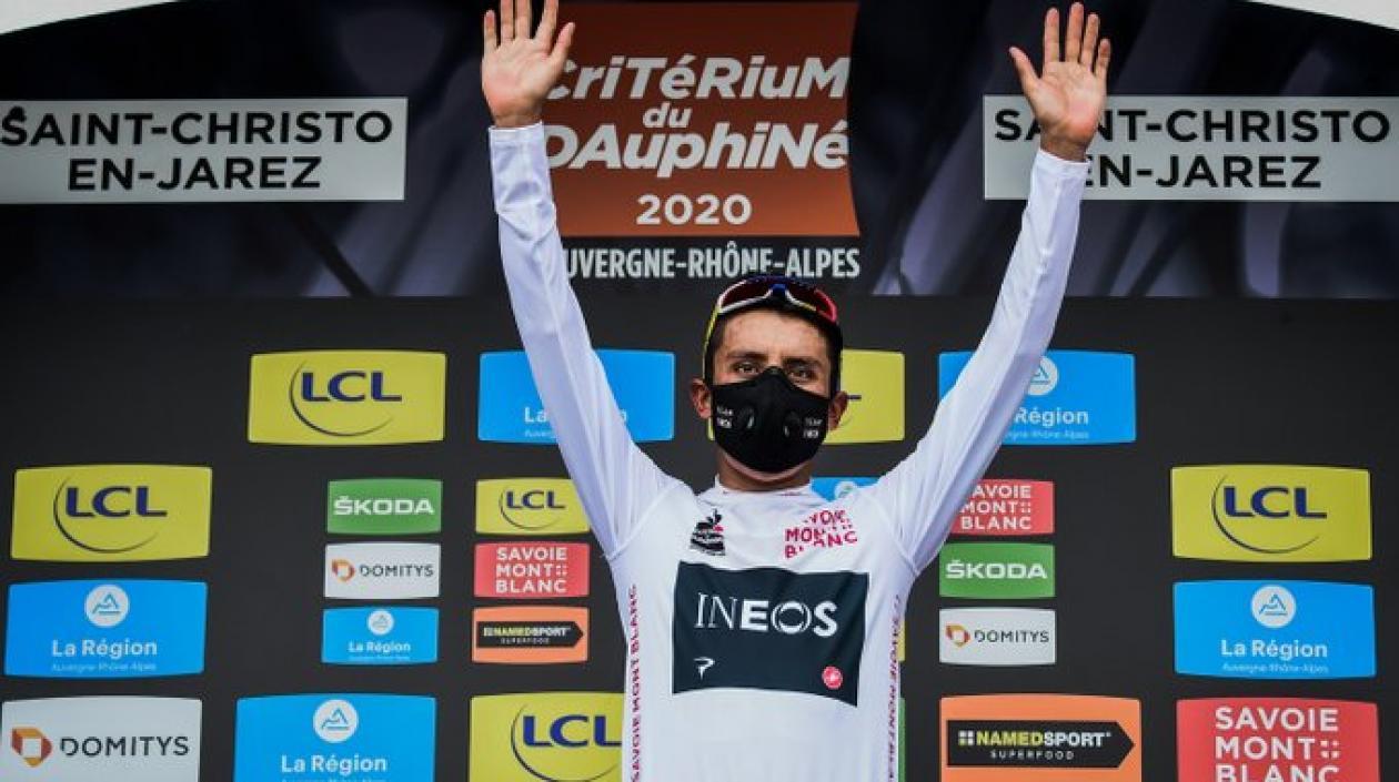 Egan Bernal con la camiseta del mejor joven en el Critérium du Dauphiné.